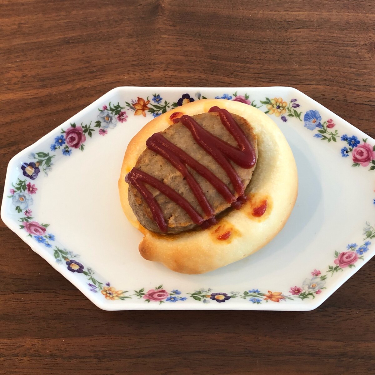 手ごねで牛乳たっぷりの冷凍ハンバーグのせ惣菜パン レシピ 作り方 By ちぃころ 楽天レシピ 手ごねで牛乳たっぷりの冷凍ハンバーグのせ惣菜パン レシピ 作り方 By ちぃころ 楽天レシピ